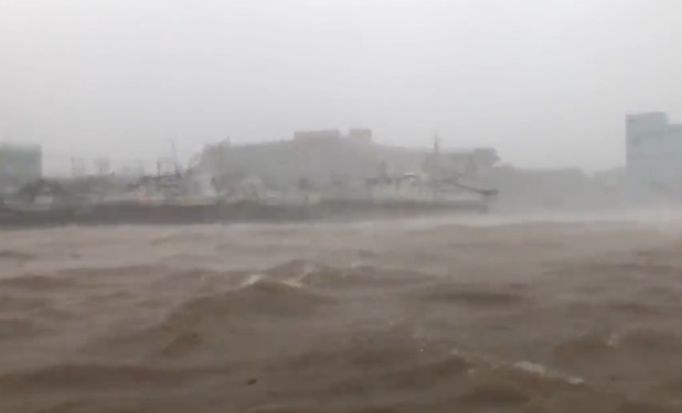 Νότια Κορέα και Ιαπωνία πλήττονται από τυφώνες (βίντεο)