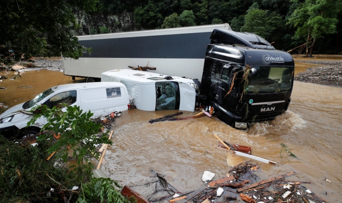 Read more about the article Πλημμύρες στη Γερμανία: Ανεβαίνει διαρκώς ο αριθμός των θυμάτων – Δεκάδες αγνοούμενοι